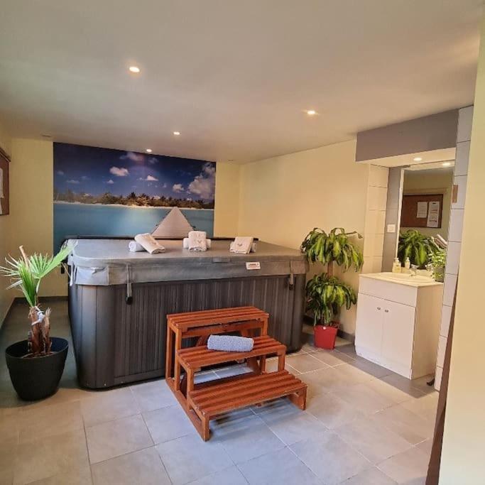Gite Eglantine 2 A 6 Personnes Avec Spa Et Salle De Jeux Dans La Residence Вантрон Экстерьер фото